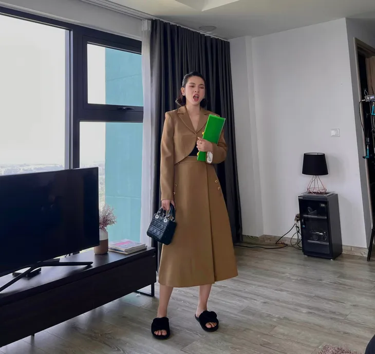 Quỳnh Lương làm vợ Bình An trong phim mới - Ảnh 7. Quỳnh Lương làm vợ Bình An trong phim mới - Ảnh 7.