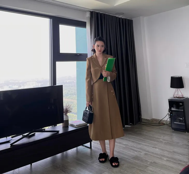 Quỳnh Lương làm vợ Bình An trong phim mới - Ảnh 8. Quỳnh Lương làm vợ Bình An trong phim mới - Ảnh 8.