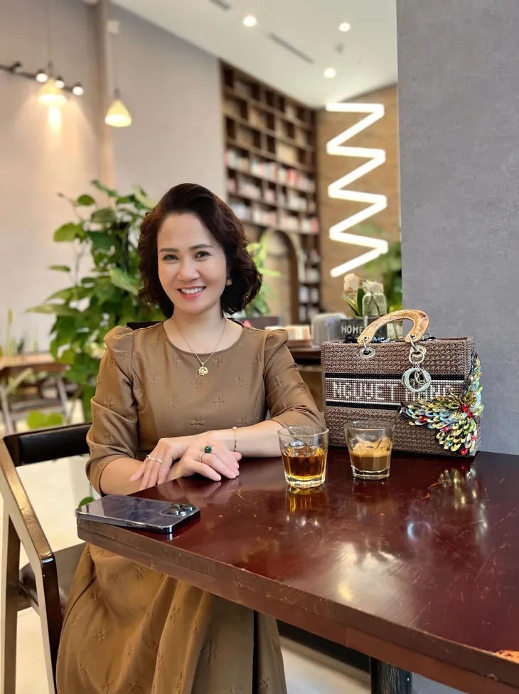 Quỳnh Lương làm vợ Bình An trong phim mới - Ảnh 9. Quỳnh Lương làm vợ Bình An trong phim mới - Ảnh 9.