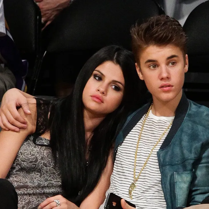 Selena Gomez gọi thẳng tên tình cũ Justin Bieber trong phim tài liệu mới - Ảnh 1. Selena Gomez gọi thẳng tên tình cũ Justin Bieber trong phim tài liệu mới - Ảnh 1.