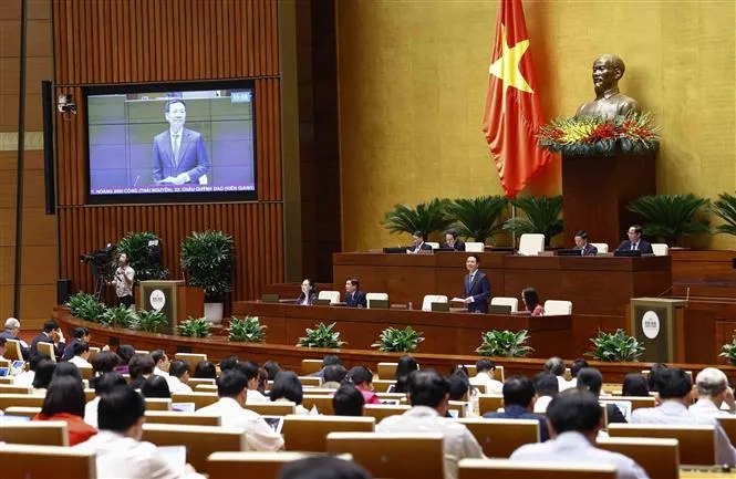 Các phiên chất vấn diễn ra sôi nổi, trách nhiệm, thẳng thắn và xây dựng - Ảnh 1. Các phiên chất vấn diễn ra sôi nổi, trách nhiệm, thẳng thắn và xây dựng - Ảnh 1.