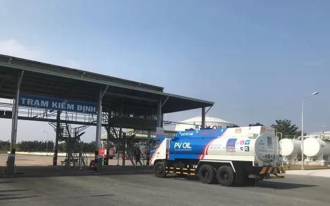 Hà Nội: Tăng tần suất, nới thời gian vận chuyển xăng dầu vào nội thành - Ảnh 1. Hà Nội: Tăng tần suất, nới thời gian vận chuyển xăng dầu vào nội thành - Ảnh 1.