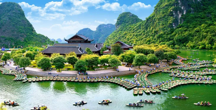 Hơn 70 Hoa hậu trình diễn tại Festival Tràng An kết nối di sản - Ninh Bình năm 2022 - Ảnh 2. Hơn 70 Hoa hậu trình diễn tại Festival Tràng An kết nối di sản - Ninh Bình năm 2022 - Ảnh 2.