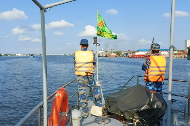 Phát hiện nhiều tàu đánh cá hoạt động vi phạm trên biển - Ảnh 2. Phát hiện nhiều tàu đánh cá hoạt động vi phạm trên biển - Ảnh 2.
