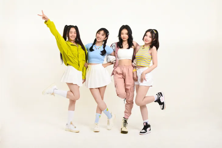 Nhóm nhạc nữ gen Z LuvLike chào sân V-pop - Ảnh 1. Nhóm nhạc nữ gen Z LuvLike chào sân V-pop - Ảnh 1.