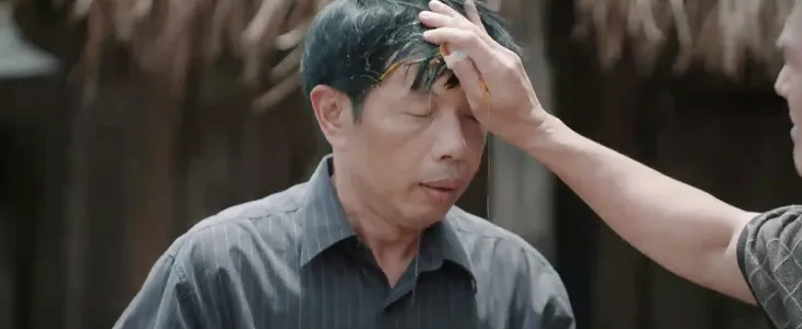 Mẹ rơm - Tập 2: Biết Loan có bầu, Khoản đánh thừa sống thiếu chết - Ảnh 13. Mẹ rơm - Tập 2: Biết Loan có bầu, Khoản đánh thừa sống thiếu chết - Ảnh 13.