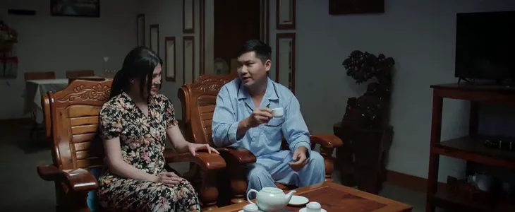 Mẹ rơm - Tập 2: Biết Loan có bầu, Khoản đánh thừa sống thiếu chết - Ảnh 6. Mẹ rơm - Tập 2: Biết Loan có bầu, Khoản đánh thừa sống thiếu chết - Ảnh 6.