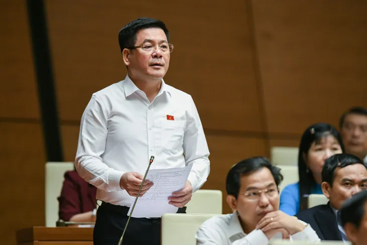Người dân xếp hàng mua xăng, Bộ trưởng Bộ Công Thương lên tiếng - Ảnh 2. Người dân xếp hàng mua xăng, Bộ trưởng Bộ Công Thương lên tiếng - Ảnh 2.