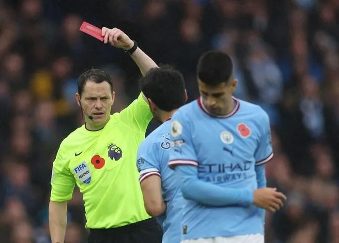 Vòng 15 Ngoại hạng Anh: Man City thắng kịch tính, Leicester City hồi sinh mạnh mẽ - Ảnh 2. Vòng 15 Ngoại hạng Anh: Man City thắng kịch tính, Leicester City hồi sinh mạnh mẽ - Ảnh 2.