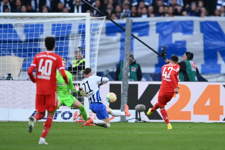 Bayern Munich và Dortmund cùng giành 3 điểm - Ảnh 1. Bayern Munich và Dortmund cùng giành 3 điểm - Ảnh 1.