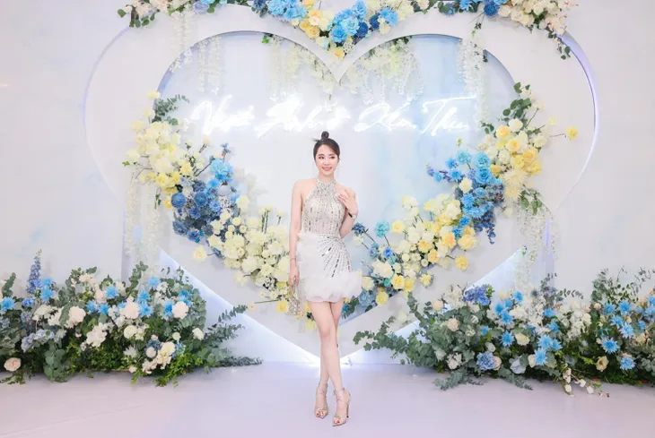 Diễn viên Việt tuần qua: Lương Thu Trang sắm xế tiền tỷ, Đình Tú bị fan chụp trộm - Ảnh 4. Diễn viên Việt tuần qua: Lương Thu Trang sắm xế tiền tỷ, Đình Tú bị fan chụp trộm - Ảnh 4.