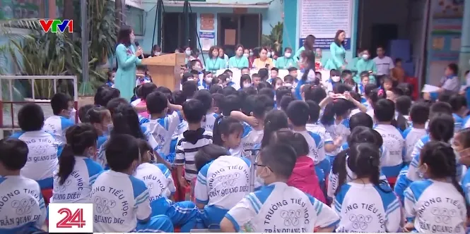 TP Hồ Chí Minh: Trường học đồng loạt điều chỉnh giờ vào học - Ảnh 2. TP Hồ Chí Minh: Trường học đồng loạt điều chỉnh giờ vào học - Ảnh 2.