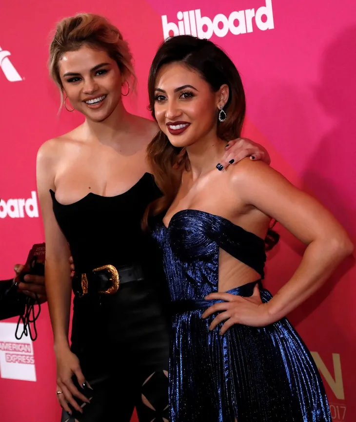 Selena Gomez khiến người hiến thận phẫn nộ vì nói Taylor Swift là người bạn duy nhất - Ảnh 1. Selena Gomez khiến người hiến thận phẫn nộ vì nói Taylor Swift là người bạn duy nhất - Ảnh 1.