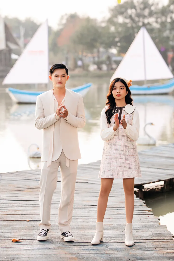 Tuần lễ thời trang “Nắng thu” khép lại đầy rực rỡ - Ảnh 4. Tuần lễ thời trang “Nắng thu” khép lại đầy rực rỡ - Ảnh 4.