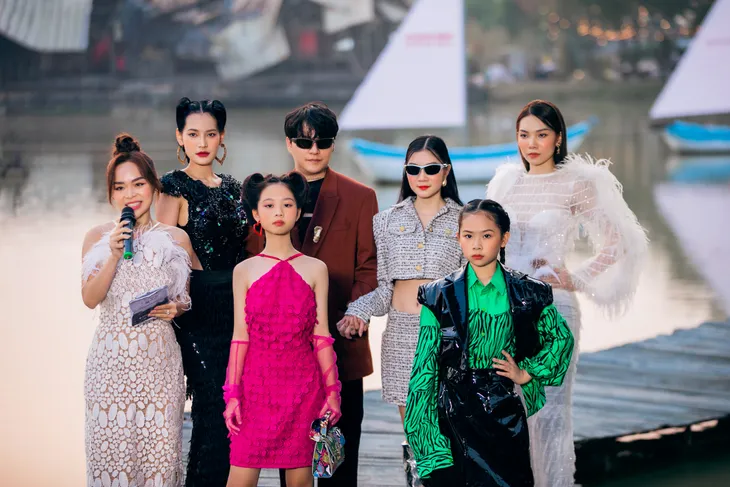 Tuần lễ thời trang “Nắng thu” khép lại đầy rực rỡ - Ảnh 13. Tuần lễ thời trang “Nắng thu” khép lại đầy rực rỡ - Ảnh 13.