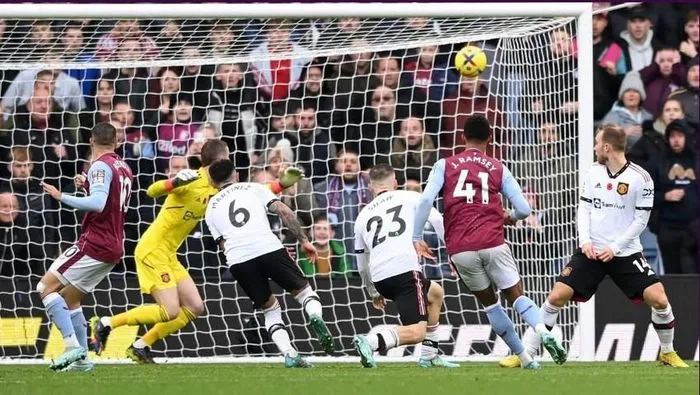 Manchester United thảm bại trước Aston Villa - Ảnh 4. Manchester United thảm bại trước Aston Villa - Ảnh 4.