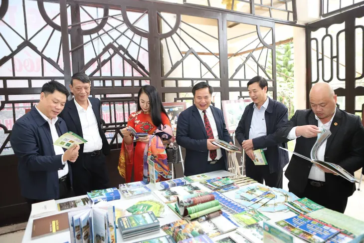 NTK Vũ Thảo Giang xuất sắc nhận giải thưởng thiết kế sản phẩm du lịch 2022 - Ảnh 2. NTK Vũ Thảo Giang xuất sắc nhận giải thưởng thiết kế sản phẩm du lịch 2022 - Ảnh 2.