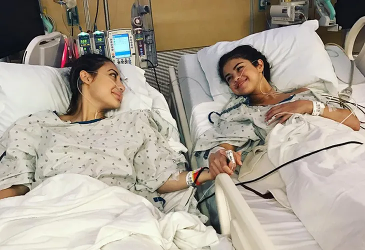 Selena Gomez khiến người hiến thận phẫn nộ vì nói Taylor Swift là người bạn duy nhất - Ảnh 2. Selena Gomez khiến người hiến thận phẫn nộ vì nói Taylor Swift là người bạn duy nhất - Ảnh 2.