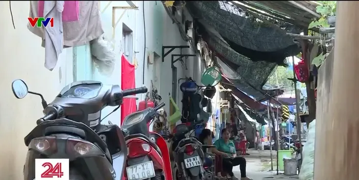 TP Hồ Chí Minh: Nhiều giải pháp hỗ trợ lao động mất việc - Ảnh 2. TP Hồ Chí Minh: Nhiều giải pháp hỗ trợ lao động mất việc - Ảnh 2.