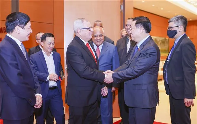 Không ngừng vun đắp, củng cố và tăng cường mối quan hệ mẫu mực, thủy chung Việt Nam - Cuba - Ảnh 1. Không ngừng vun đắp, củng cố và tăng cường mối quan hệ mẫu mực, thủy chung Việt Nam - Cuba - Ảnh 1.