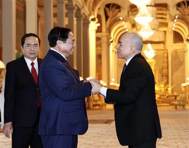 Thủ tướng Phạm Minh Chính đến chào Quốc vương Campuchia Norodom Sihamoni - Ảnh 1. Thủ tướng Phạm Minh Chính đến chào Quốc vương Campuchia Norodom Sihamoni - Ảnh 1.