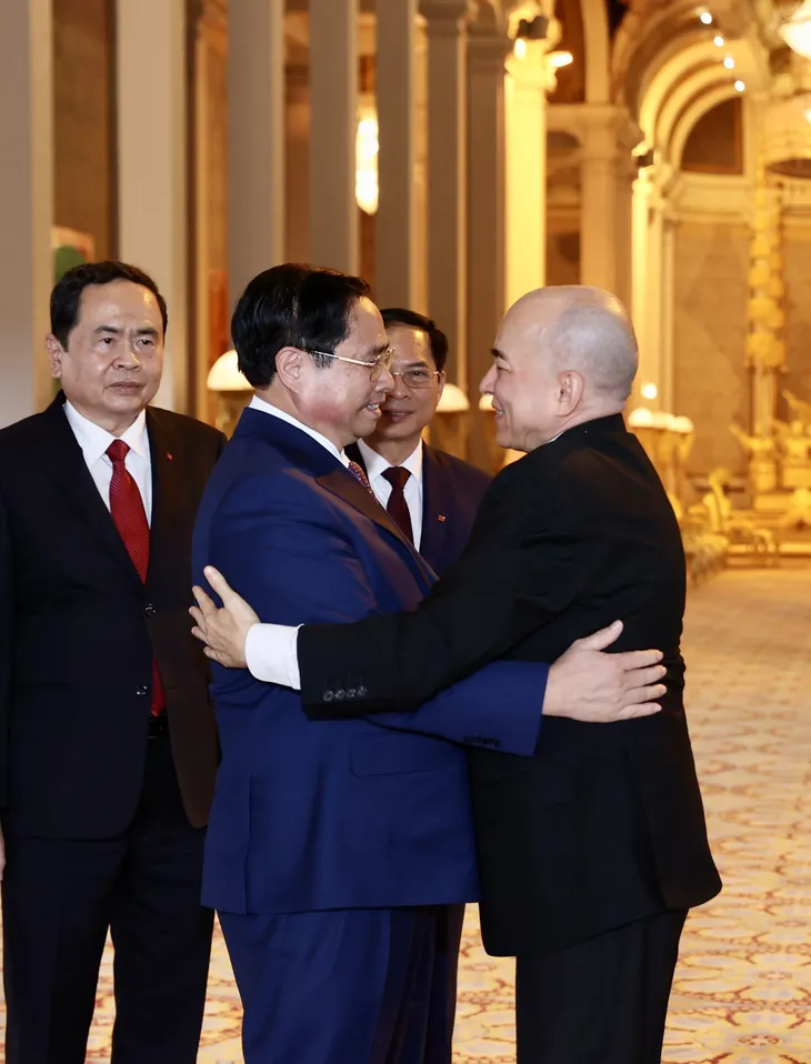 Thủ tướng Phạm Minh Chính đến chào Quốc vương Campuchia Norodom Sihamoni - Ảnh 2. Thủ tướng Phạm Minh Chính đến chào Quốc vương Campuchia Norodom Sihamoni - Ảnh 2.