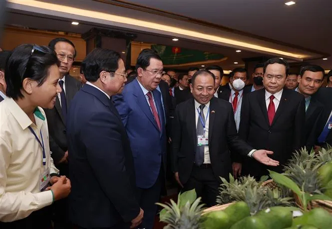 Thủ tướng Phạm Minh Chính cùng Thủ tướng Campuchia Hun Sen dự Diễn đàn xúc tiến đầu tư và thương mại Việt Nam - Campuchia - Ảnh 2. Thủ tướng Phạm Minh Chính cùng Thủ tướng Campuchia Hun Sen dự Diễn đàn xúc tiến đầu tư và thương mại Việt Nam - Campuchia - Ảnh 2.