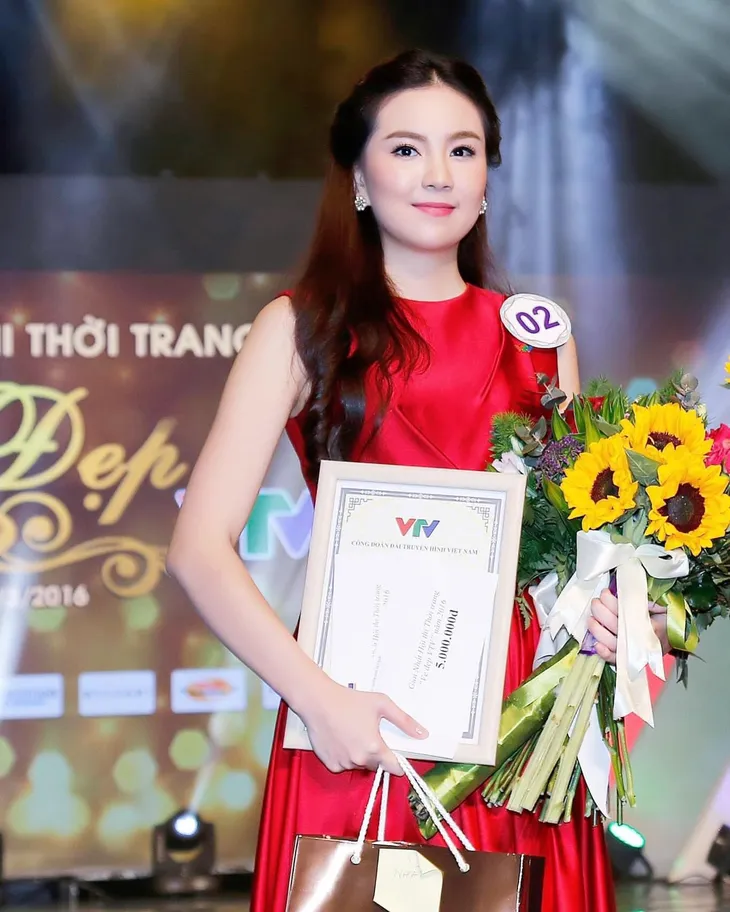 BTV Mai Ngọc kỷ niệm 10 năm lên sóng VTV - Ảnh 4. BTV Mai Ngọc kỷ niệm 10 năm lên sóng VTV - Ảnh 4.