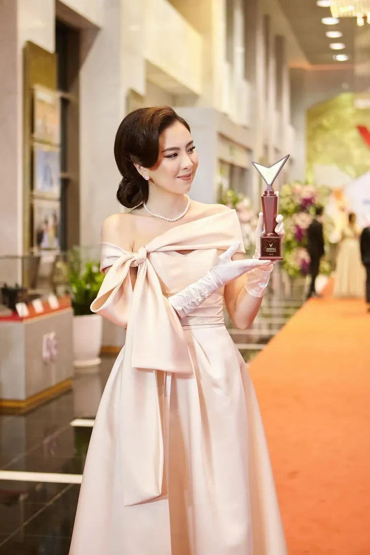 BTV Mai Ngọc kỷ niệm 10 năm lên sóng VTV - Ảnh 8. BTV Mai Ngọc kỷ niệm 10 năm lên sóng VTV - Ảnh 8.