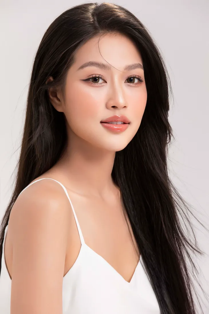 Miss Grand Vietnam Đoàn Thiên Ân khoe vẻ đẹp trong veo - Ảnh 2. Miss Grand Vietnam Đoàn Thiên Ân khoe vẻ đẹp trong veo - Ảnh 2.
