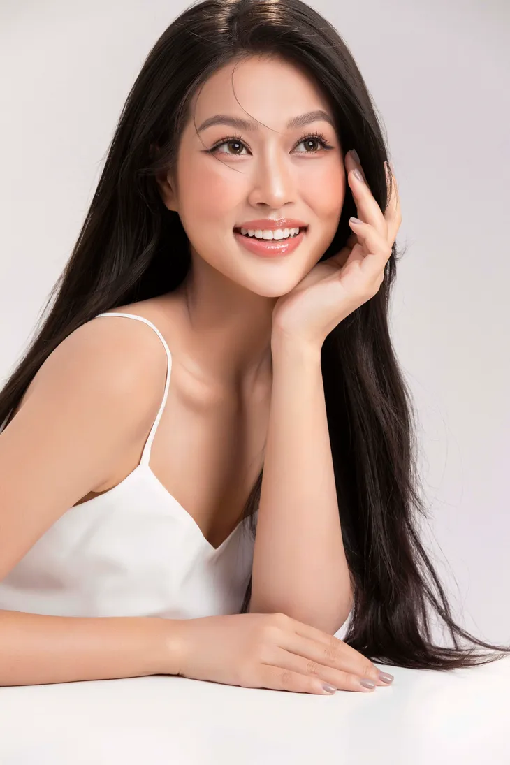 Miss Grand Vietnam Đoàn Thiên Ân khoe vẻ đẹp trong veo - Ảnh 5. Miss Grand Vietnam Đoàn Thiên Ân khoe vẻ đẹp trong veo - Ảnh 5.