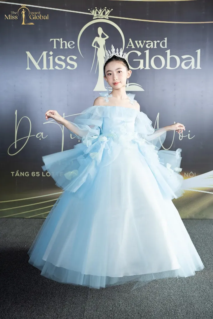 Đón chào sự bùng nổ của show diễn Fashion Junction - Giao lộ thời trang - Ảnh 3. Đón chào sự bùng nổ của show diễn Fashion Junction - Giao lộ thời trang - Ảnh 3.