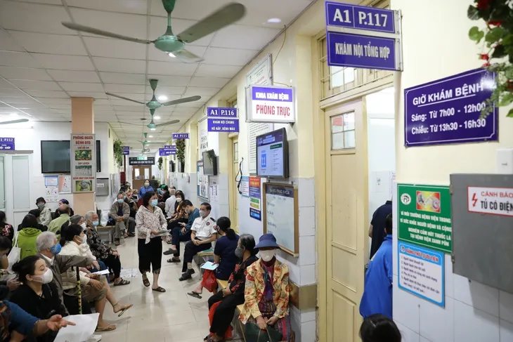 Dịch sốt xuất huyết chưa có dấu hiệu giảm nhiệt - Ảnh 1. Dịch sốt xuất huyết chưa có dấu hiệu giảm nhiệt - Ảnh 1.