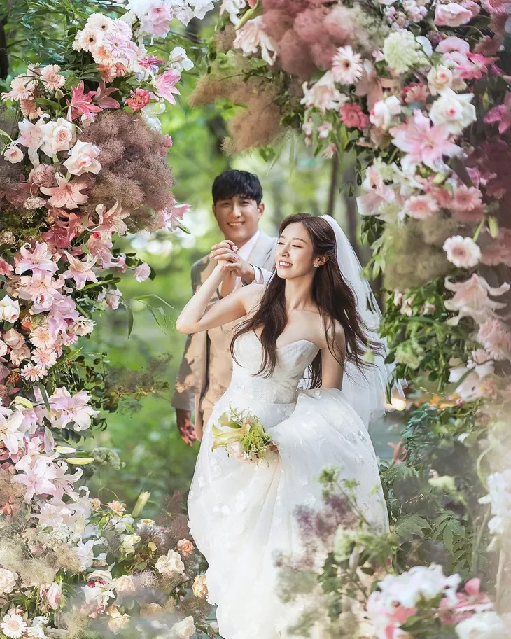 Ảnh cưới đẹp lung linh của Jiyeon (T-ara) và chồng cầu thủ - Ảnh 4. Ảnh cưới đẹp lung linh của Jiyeon (T-ara) và chồng cầu thủ - Ảnh 4.