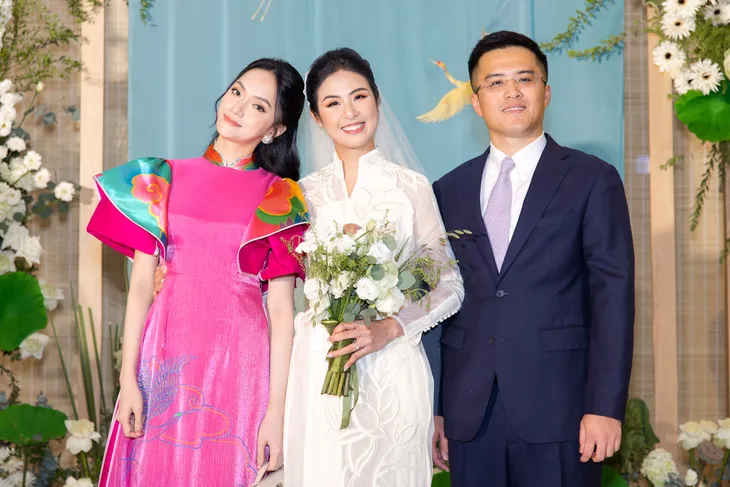 Sao Việt đồng loạt diện áo dài dự đám cưới Hoa hậu Ngọc Hân - Ảnh 4. Sao Việt đồng loạt diện áo dài dự đám cưới Hoa hậu Ngọc Hân - Ảnh 4.