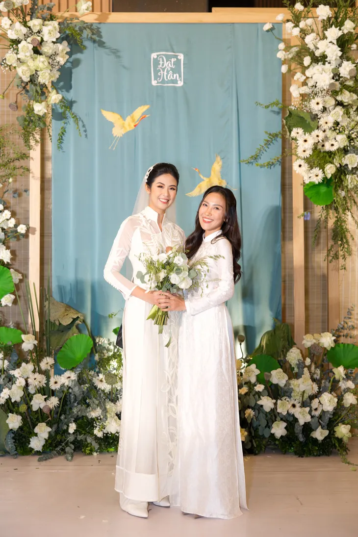 Sao Việt đồng loạt diện áo dài dự đám cưới Hoa hậu Ngọc Hân - Ảnh 13. Sao Việt đồng loạt diện áo dài dự đám cưới Hoa hậu Ngọc Hân - Ảnh 13.