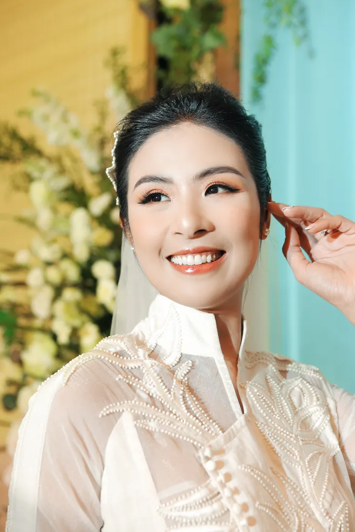Hoa hậu Ngọc Hân hạnh phúc bước vào lễ đường trong tiếng đồng dao - Ảnh 9. Hoa hậu Ngọc Hân hạnh phúc bước vào lễ đường trong tiếng đồng dao - Ảnh 9.