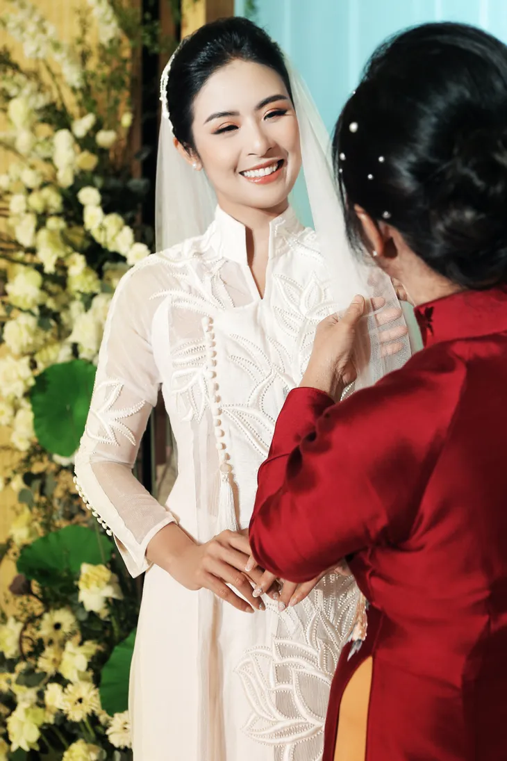 Hoa hậu Ngọc Hân hạnh phúc bước vào lễ đường trong tiếng đồng dao - Ảnh 15. Hoa hậu Ngọc Hân hạnh phúc bước vào lễ đường trong tiếng đồng dao - Ảnh 15.