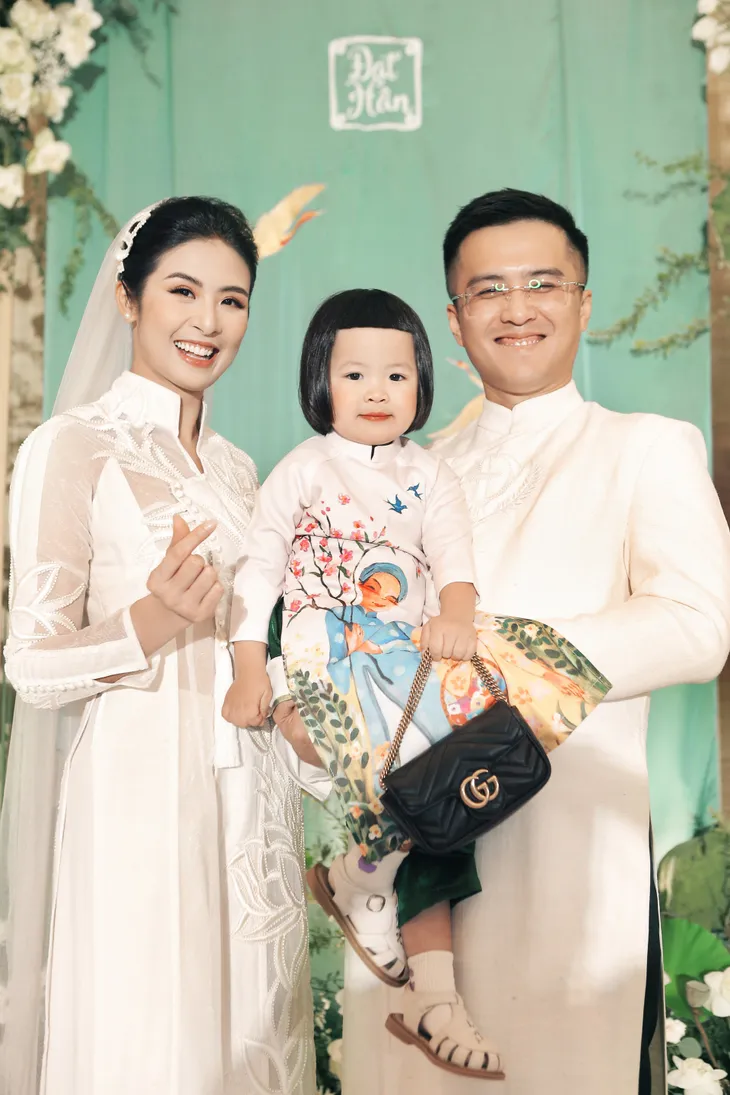 Hoa hậu Ngọc Hân hạnh phúc bước vào lễ đường trong tiếng đồng dao - Ảnh 19. Hoa hậu Ngọc Hân hạnh phúc bước vào lễ đường trong tiếng đồng dao - Ảnh 19.