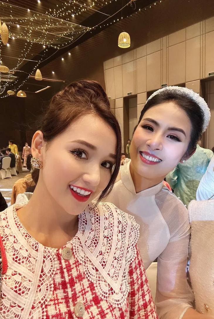 Sao Việt đồng loạt diện áo dài dự đám cưới Hoa hậu Ngọc Hân - Ảnh 24. Sao Việt đồng loạt diện áo dài dự đám cưới Hoa hậu Ngọc Hân - Ảnh 24.