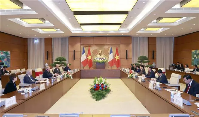 Chủ tịch Thượng viện Cộng hòa Pháp kết thúc tốt đẹp chuyến thăm chính thức Việt Nam - Ảnh 2. Chủ tịch Thượng viện Cộng hòa Pháp kết thúc tốt đẹp chuyến thăm chính thức Việt Nam - Ảnh 2.