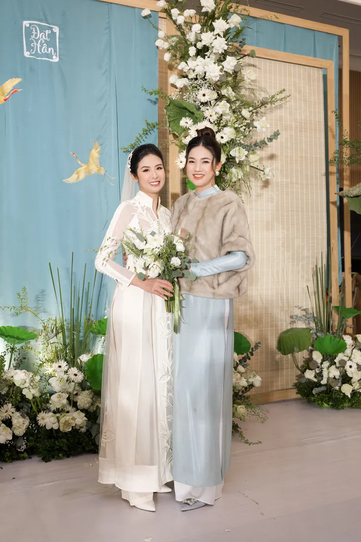 Sao Việt đồng loạt diện áo dài dự đám cưới Hoa hậu Ngọc Hân - Ảnh 17. Sao Việt đồng loạt diện áo dài dự đám cưới Hoa hậu Ngọc Hân - Ảnh 17.