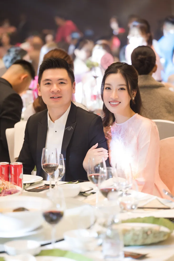 Sao Việt đồng loạt diện áo dài dự đám cưới Hoa hậu Ngọc Hân - Ảnh 3. Sao Việt đồng loạt diện áo dài dự đám cưới Hoa hậu Ngọc Hân - Ảnh 3.