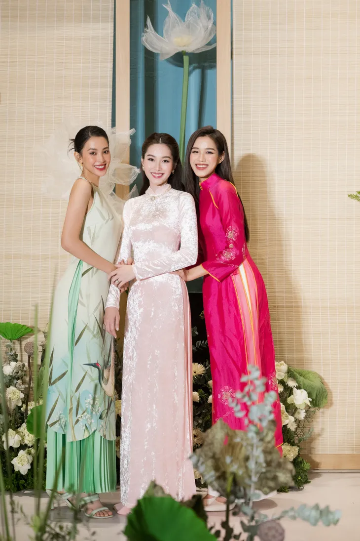 Sao Việt đồng loạt diện áo dài dự đám cưới Hoa hậu Ngọc Hân - Ảnh 5. Sao Việt đồng loạt diện áo dài dự đám cưới Hoa hậu Ngọc Hân - Ảnh 5.