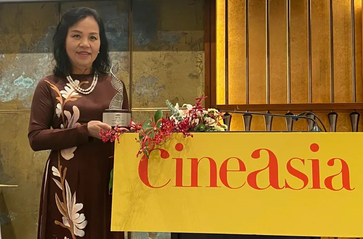 Tiến sĩ Ngô Phương Lan nhận giải Educator of the Year tại CineAsia 2022 - Ảnh 2. Tiến sĩ Ngô Phương Lan nhận giải Educator of the Year tại CineAsia 2022 - Ảnh 2.