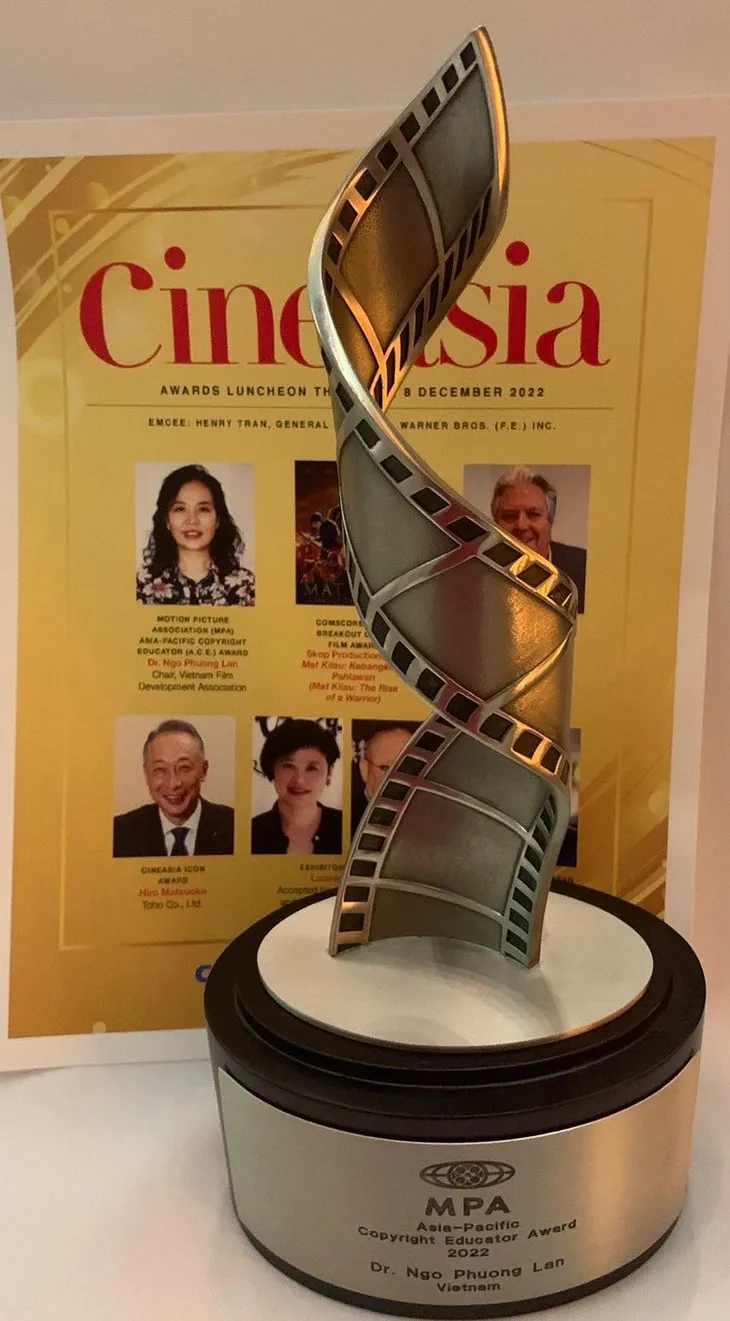 Tiến sĩ Ngô Phương Lan nhận giải Educator of the Year tại CineAsia 2022 - Ảnh 1. Tiến sĩ Ngô Phương Lan nhận giải Educator of the Year tại CineAsia 2022 - Ảnh 1.