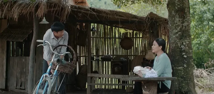 Ngọc Lan tiết lộ về nụ hôn của Hồng với Mô gù trong Mẹ rơm - Ảnh 2. Ngọc Lan tiết lộ về nụ hôn của Hồng với Mô gù trong Mẹ rơm - Ảnh 2.