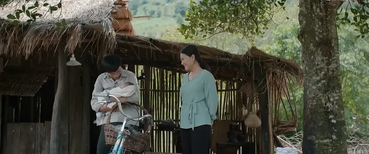 Ngọc Lan tiết lộ về nụ hôn của Hồng với Mô gù trong Mẹ rơm - Ảnh 4. Ngọc Lan tiết lộ về nụ hôn của Hồng với Mô gù trong Mẹ rơm - Ảnh 4.