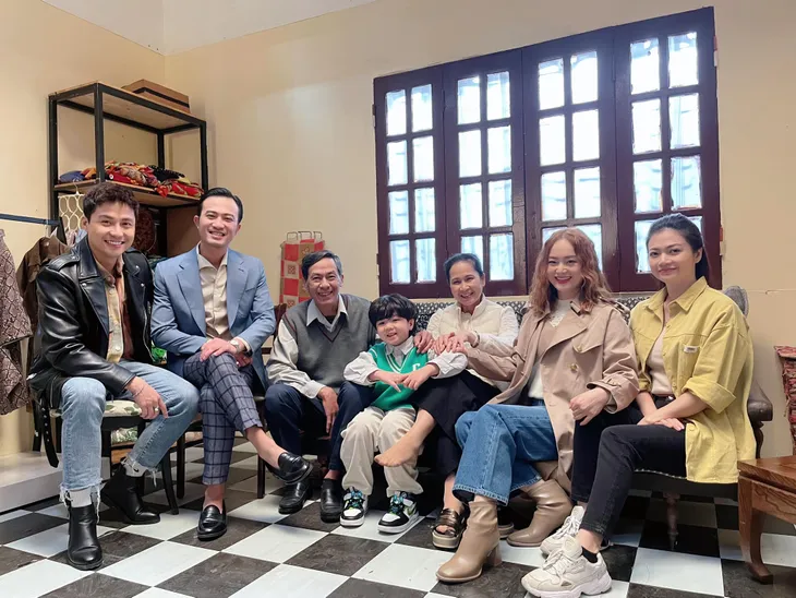 Phim trường tuần qua: Phim mới bấm máy đúng dịp cuối năm của VFC lộ diện - Ảnh 8. Phim trường tuần qua: Phim mới bấm máy đúng dịp cuối năm của VFC lộ diện - Ảnh 8.