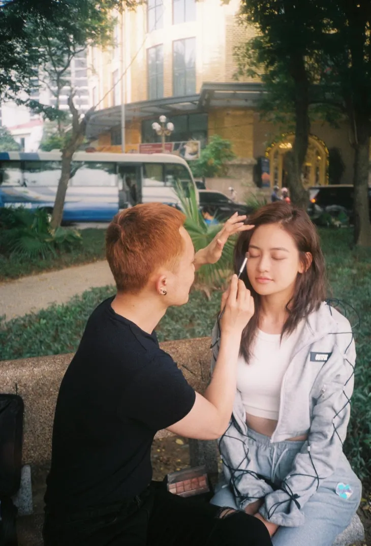Phim trường tuần qua: Phim mới bấm máy đúng dịp cuối năm của VFC lộ diện - Ảnh 17. Phim trường tuần qua: Phim mới bấm máy đúng dịp cuối năm của VFC lộ diện - Ảnh 17.